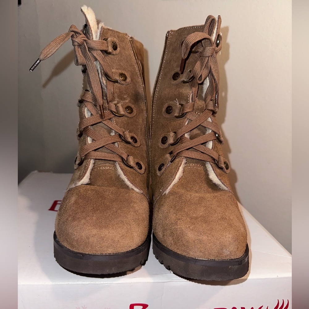 Bearpaw Heeled Bootie size 9. Gently worn.